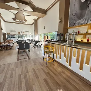 Silver Tower Aparthotel