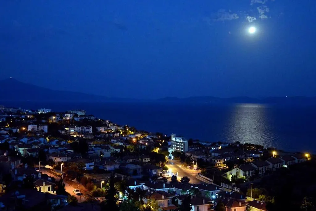 Kusadasi Muhtesem Deniz Manzarali Villa 6+1 0*,