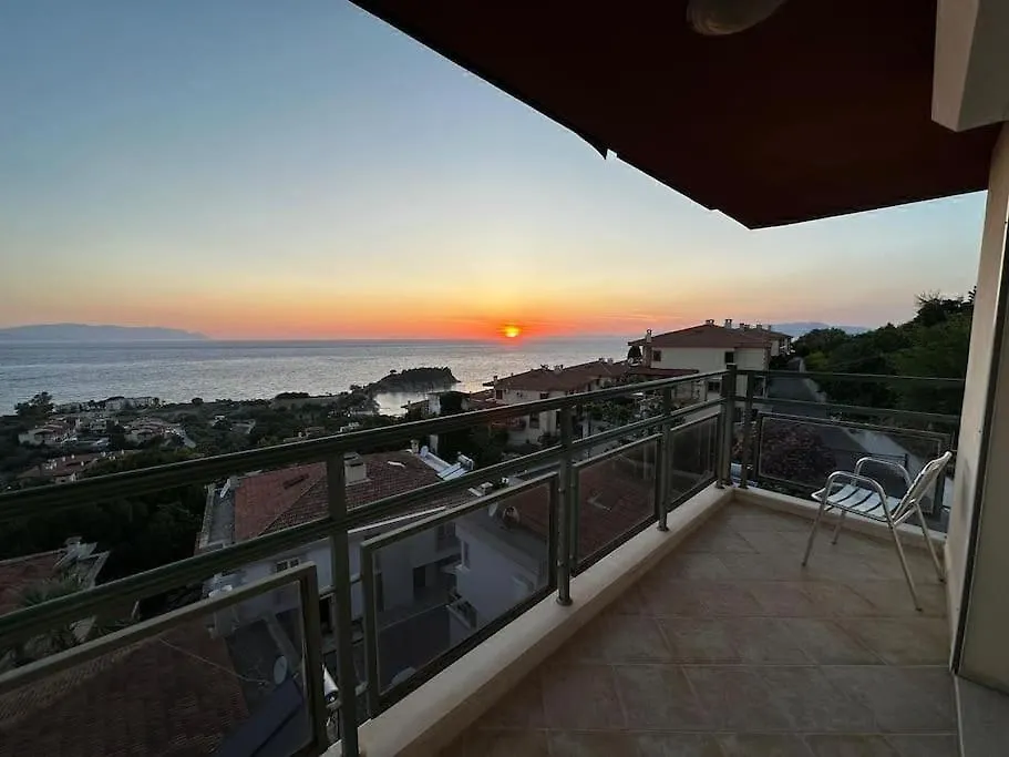 Kusadasi Muhtesem Deniz Manzarali Villa 6+1