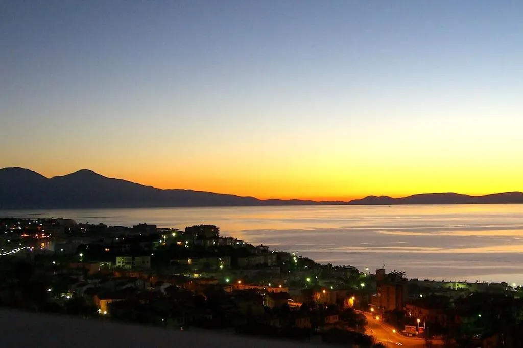 Kusadasi Muhtesem Deniz Manzarali Villa 6+1
