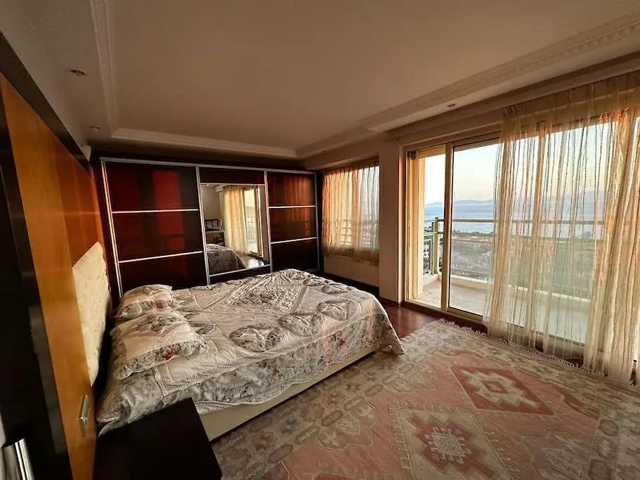 Kusadasi Muhtesem Deniz Manzarali Villa 6+1