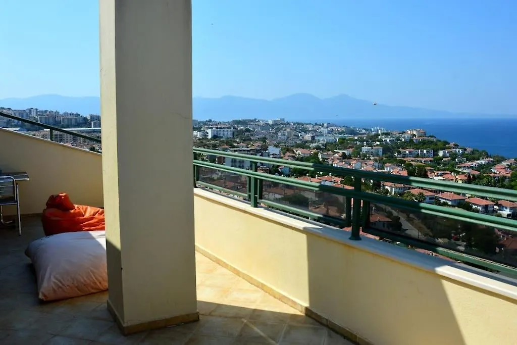 Kusadasi Muhtesem Deniz Manzarali Villa 6+1