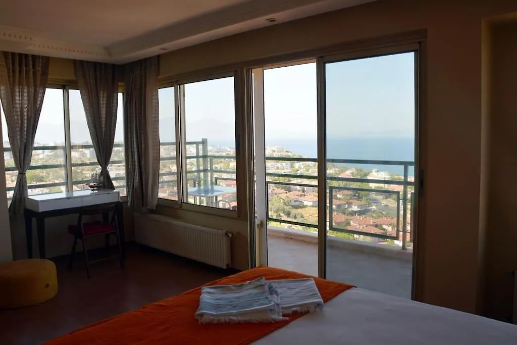 Kusadasi Muhtesem Deniz Manzarali Villa 6+1