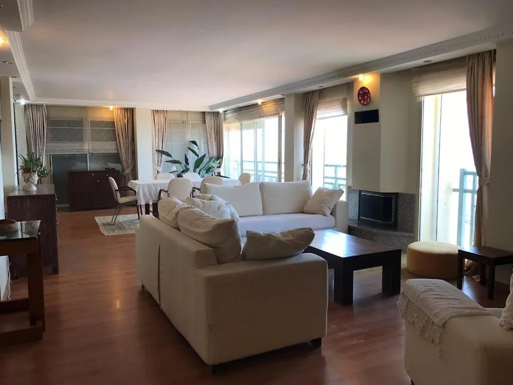 Kusadasi Muhtesem Deniz Manzarali Villa 6+1