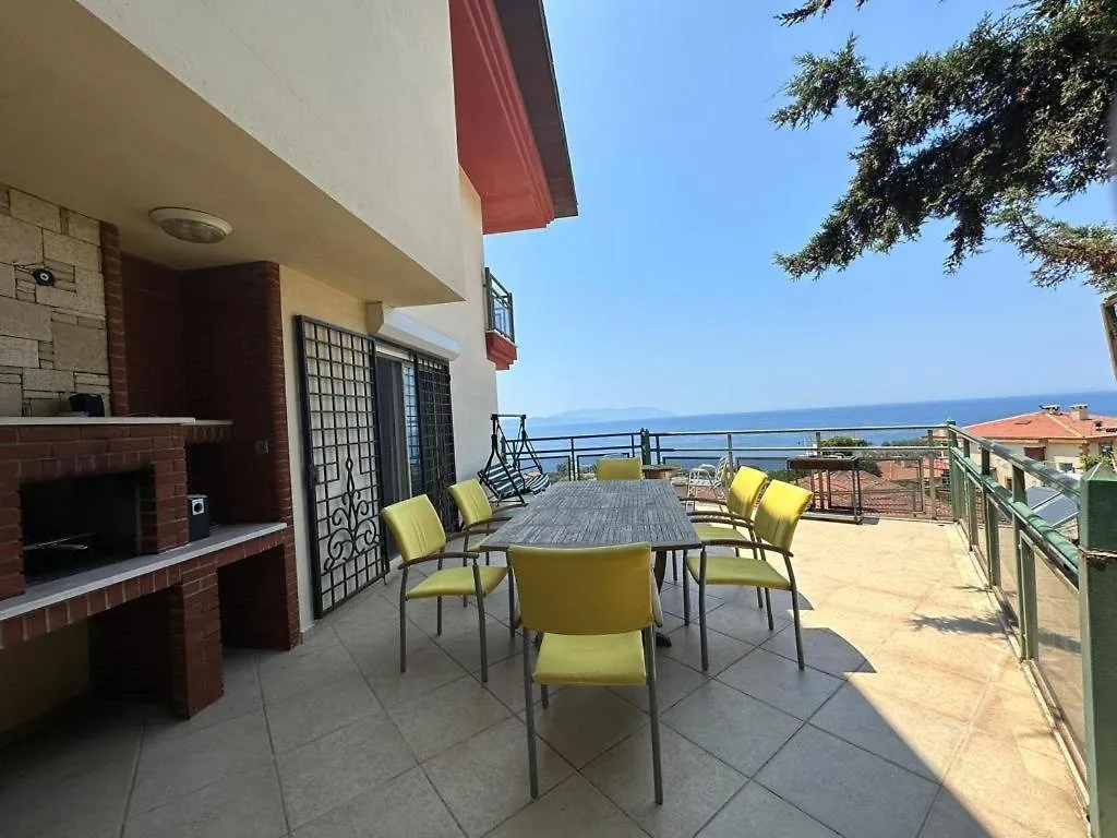 Kusadasi Muhtesem Deniz Manzarali Villa 6+1