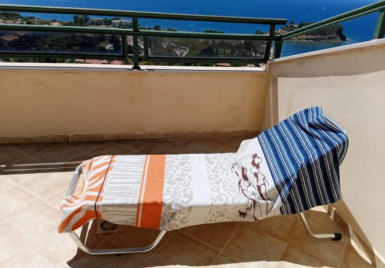 Kusadasi Muhtesem Deniz Manzarali Villa 6+1 0*,